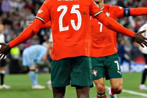  赛后葡萄牙体育备战英超，队长鼓劲细节曝光，球迷炸锅，控场能力受关注-爱游戏平台