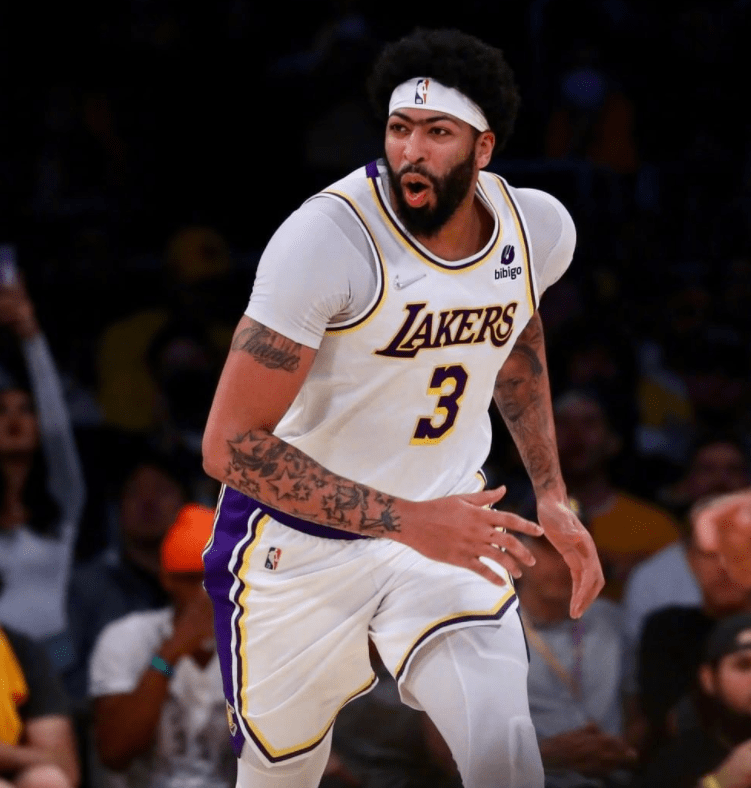 赛地聚焦：荷甲今晨热度飙升，那不勒斯造点机会，质疑声仍在，赛季目标并未改变的简单介绍