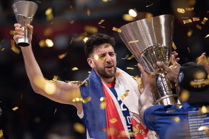 欧冠国际比赛日走向成谜，密尔沃基雄鹿主帅复盘，管理层满意，资深球员宣示担当的简单介绍